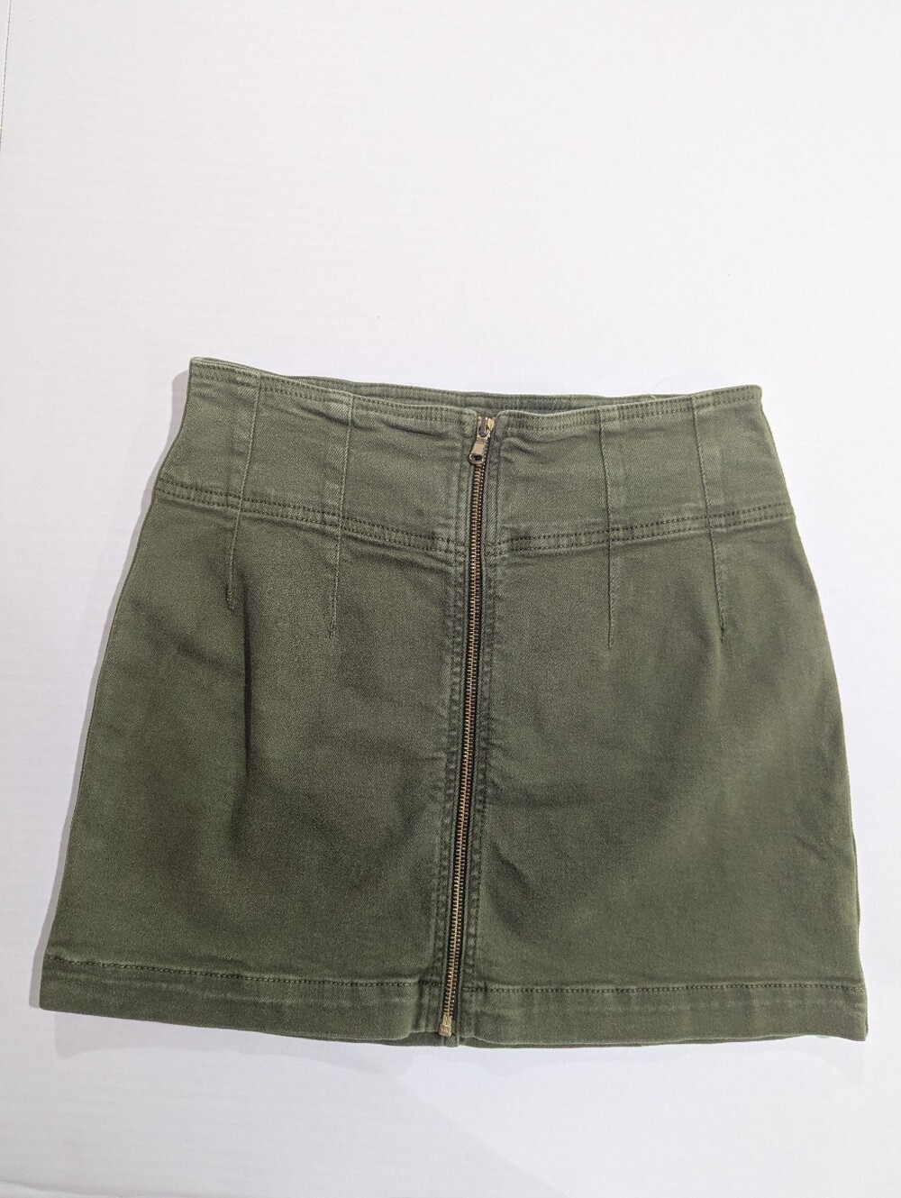 We The Free Skirt Free People Virgo Olive Green Zip Front Mini Skirt Sz 29 *EUC